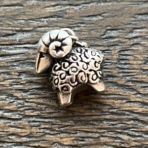 James Avery ram